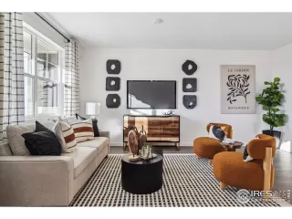 Photo #2: 1046821 Listing