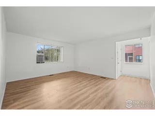 Photo #4: 1046881 Listing