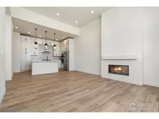 Photo #4: 1046927 Listing