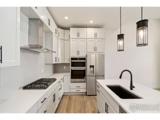 Photo #6: 1046927 Listing