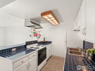 Photo #4: 1046937 Listing