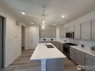 Photo #3: 1046941 Listing