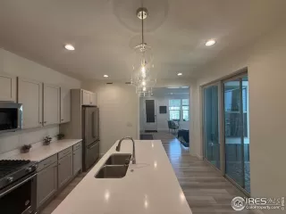 Photo #4: 1046941 Listing