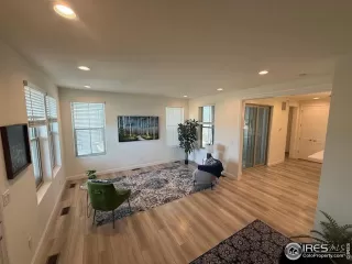 Photo #6: 1046941 Listing