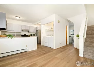 Photo #4: 1046954 Listing