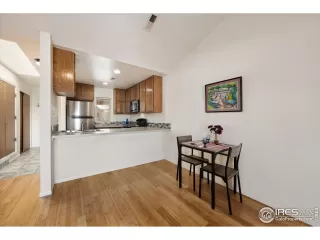 Photo #6: 1047047 Listing