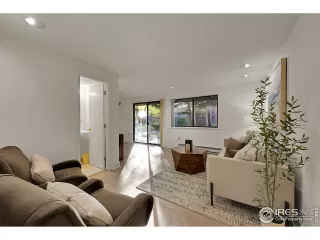 Photo #2: 1047068 Listing