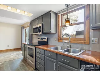 Photo #4: 1047087 Listing