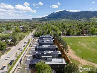 Photo #2: 1047238 Listing