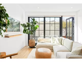 Photo #2: 1047286 Listing 