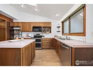 Photo #4: 1047313 Listing