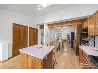 Photo #5: 1047313 Listing