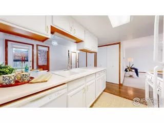 Photo #5: 1047359 Listing