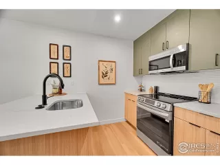 Photo #5: 1047380 Listing