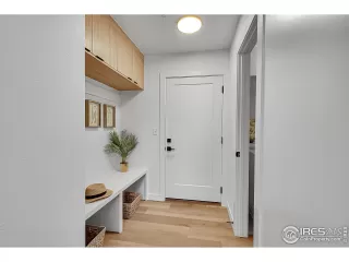 Photo #6: 1047380 Listing