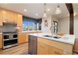 Photo #6: 1047386 Listing