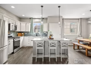 Photo #6: 1047590 Listing