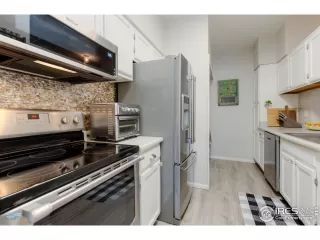 Photo #5: 1047601 Listing