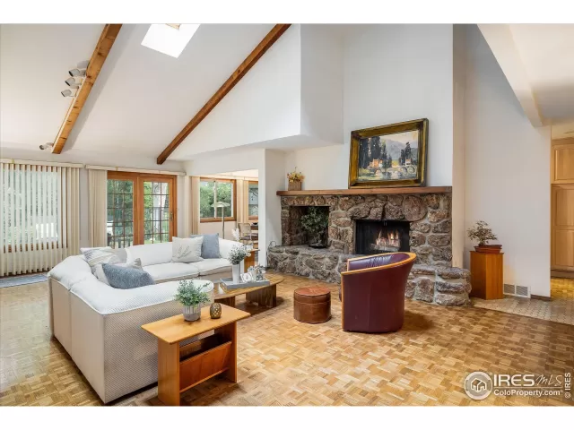 MLS: 1047966 Condo For Sale