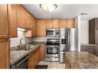 Photo #3: 1048038 Listing