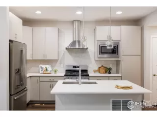 Photo #6: 1048059 Listing