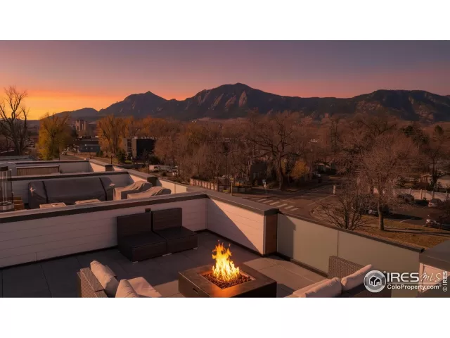 MLS: 1048084 Condo For Sale