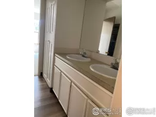 Photo #4: 1048104 Listing