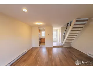 Photo #2: 1048106 Listing