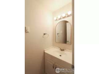 Photo #4: 1048106 Listing