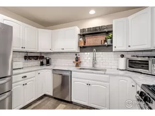 Photo #6: 1048126 Listing