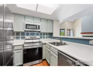 Photo #2: 1048182 Listing