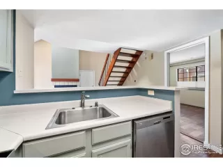 Photo #5: 1048182 Listing