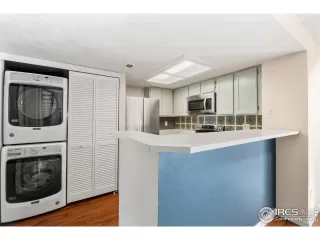 Photo #6: 1048182 Listing