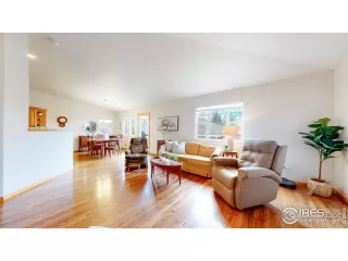 Photo #4: 1048272 Listing