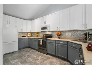 Photo #5: 1048335 Listing