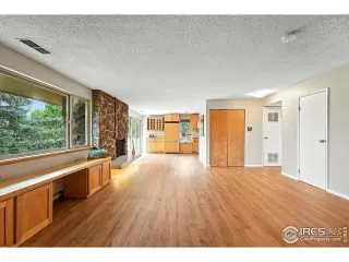 Photo #2: 1048366 Listing