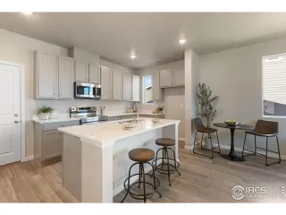 Photo #2: 1048384 Listing