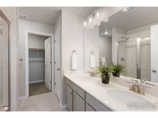 Photo #5: 1048384 Listing