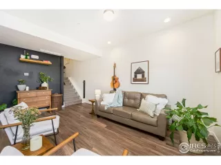 Photo #3: 1048408 Listing