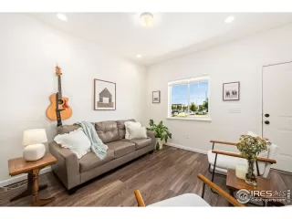 Photo #4: 1048408 Listing