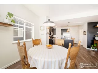 Photo #5: 1048408 Listing