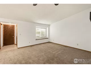 Photo #4: 1048430 Listing