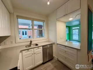 Photo #4: 1048448 Listing