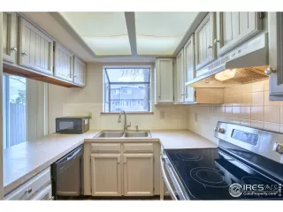 Photo #6: 1048451 Listing