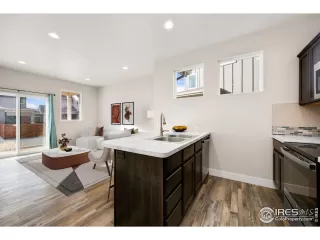 Photo #4: 1048473 Listing