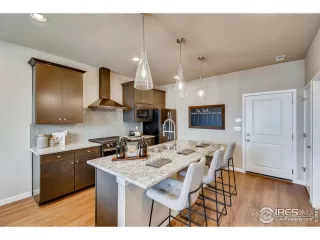 Photo #5: 1048545 Listing