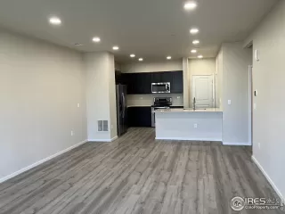 Photo #3: 1048590 Listing 