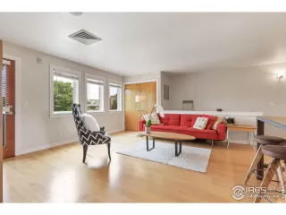 Photo #4: 1048977 Listing