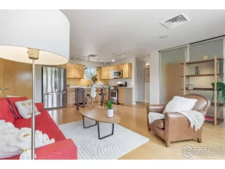 Photo #6: 1048977 Listing