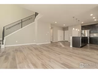 Photo #2: 1049198 Listing